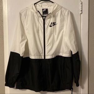 women’s nike windbreaker jacket